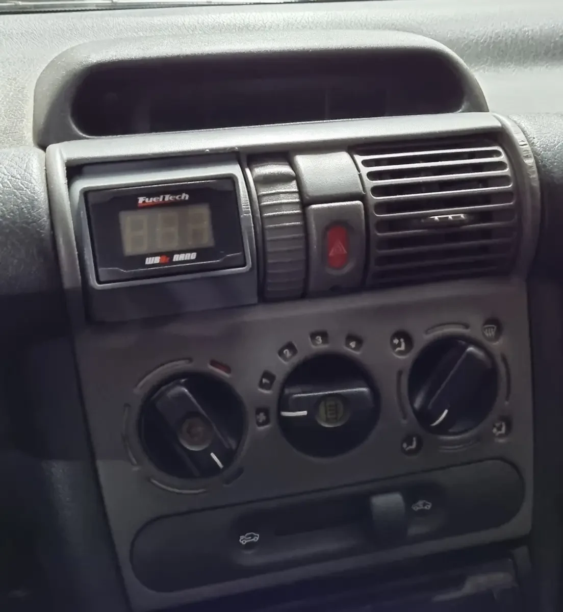 Pod Soporte Ventilación Corsa Wideband Fueltech Nano - 3d 2